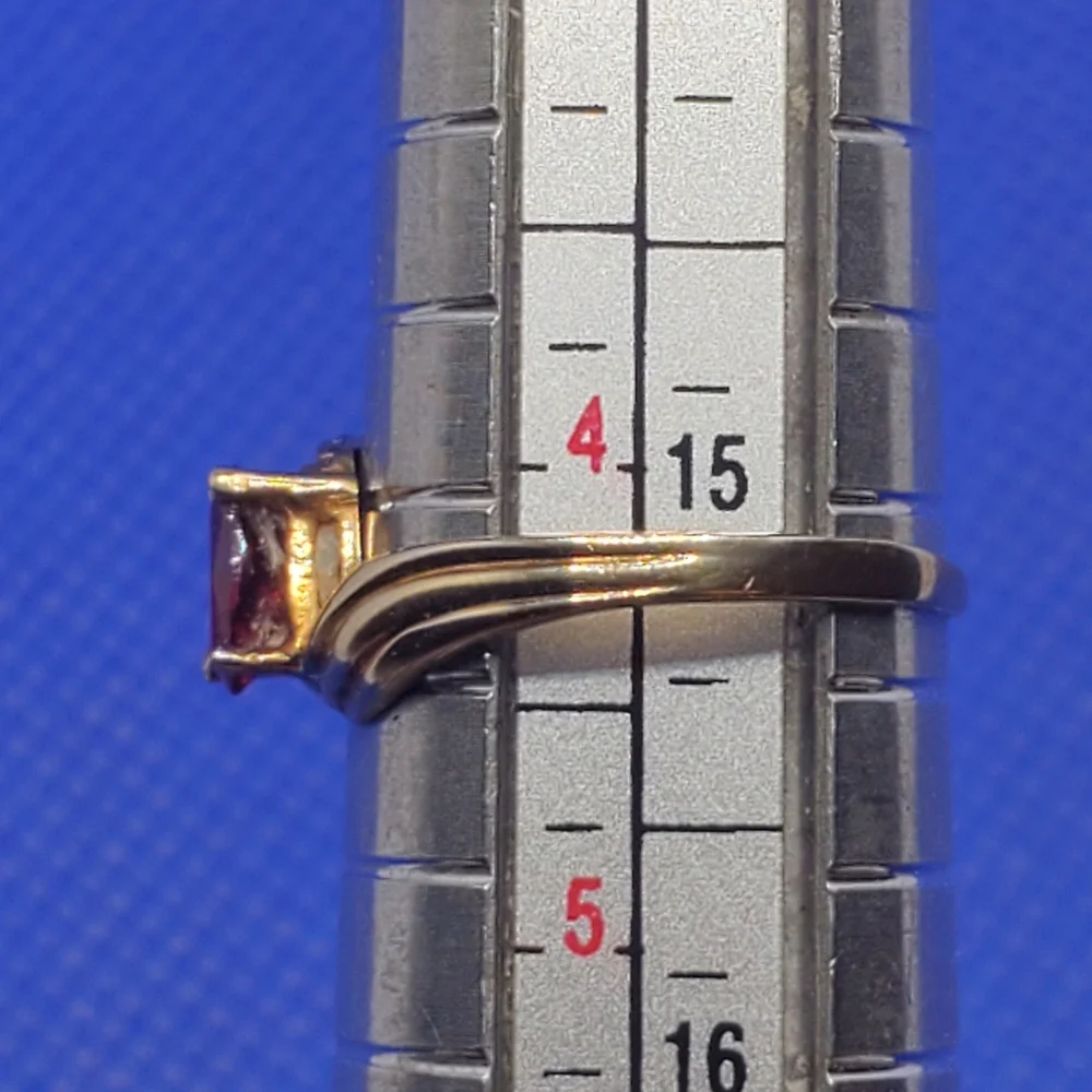 10k yg garnet ring